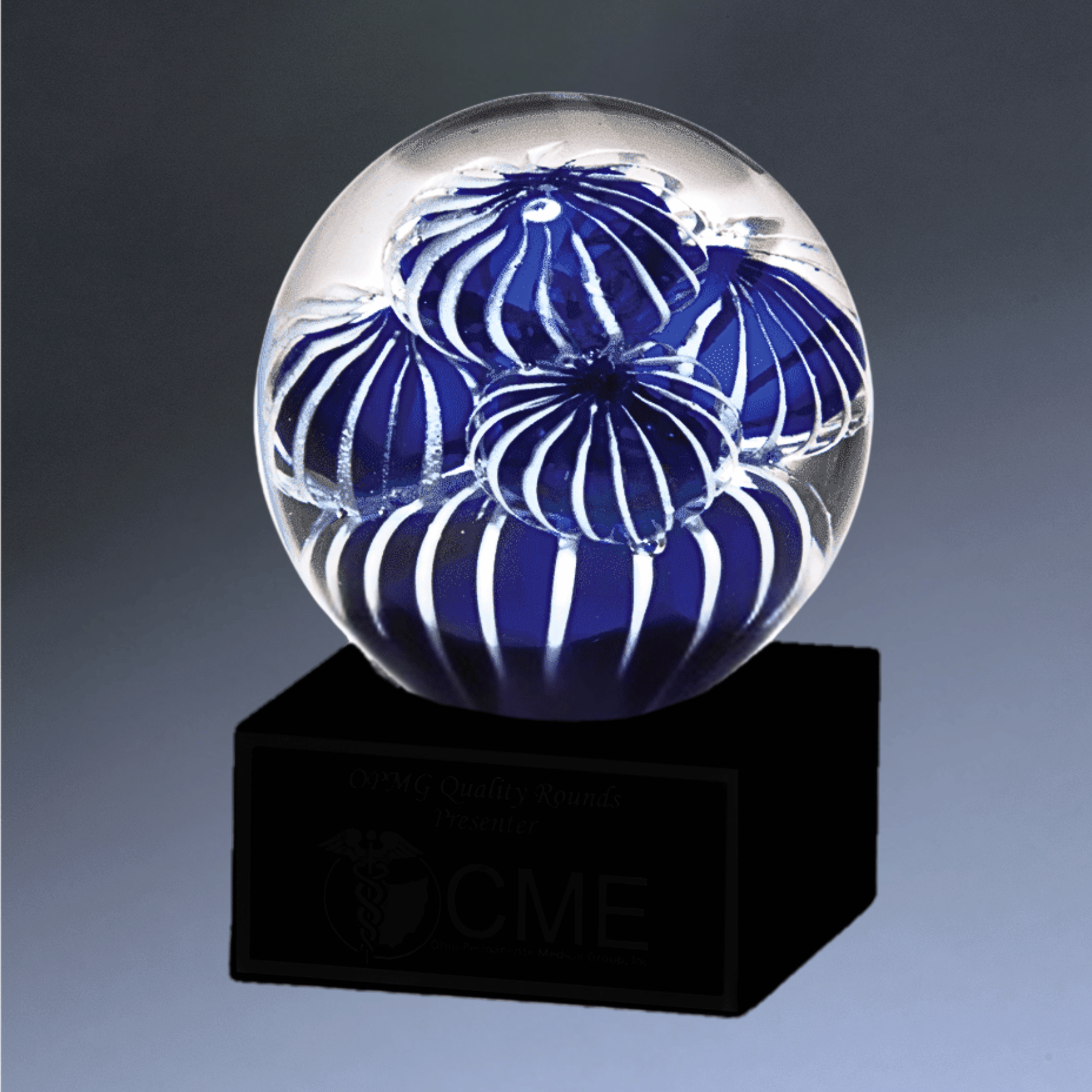 Hand-Blown Art Glass Award Sculptures | Personalized Engraving Apple Art Glass / Red / 3 1/4"(W) x 5 3/4"(H)